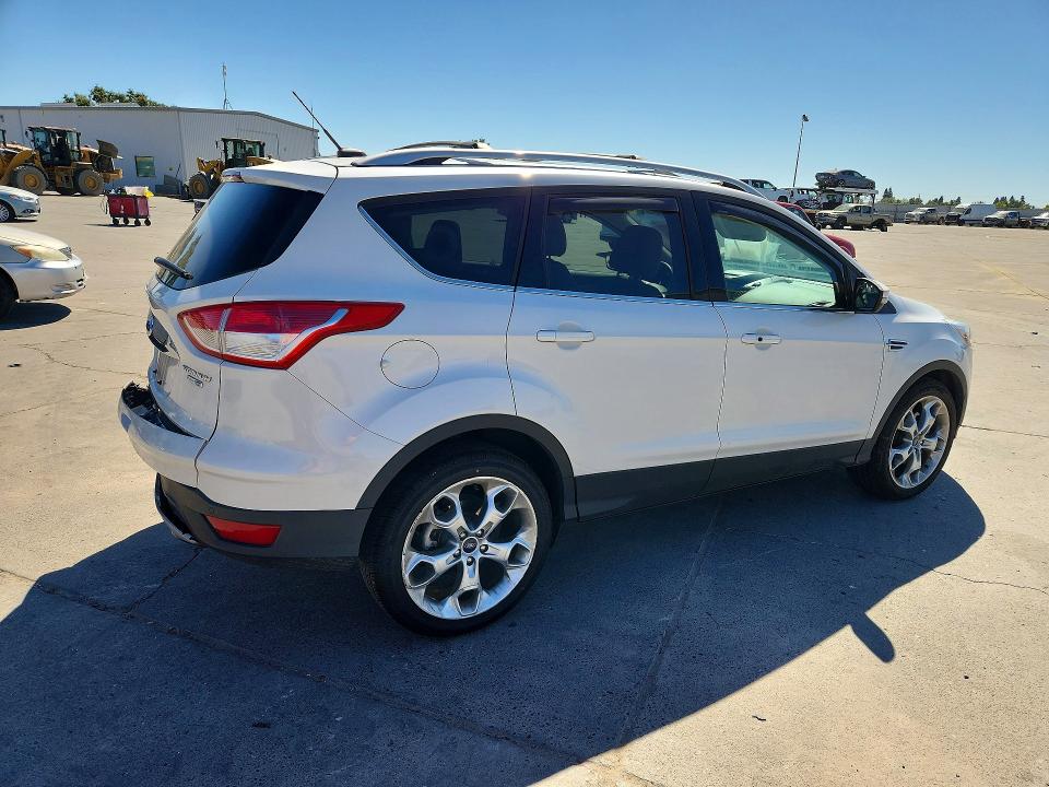 2015 Ford Escape მანქანა იყიდება აუქციონზე, vin: 1FMCU9J95FUB63582, აუქციონის ნომერი: 57215236