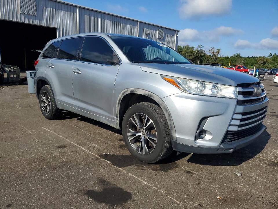 58429096 :رقم المزاد ، 5TDZZRFHXJS243165 vin ، 2018 Toyota Highlander مزاد بيع