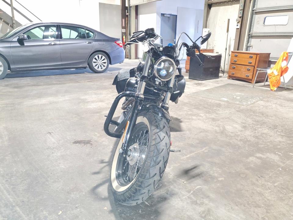 56046216 :رقم المزاد ، 1HD1LC317FC403917 vin ، 2015 Harley-davidson Xl1200 مزاد بيع