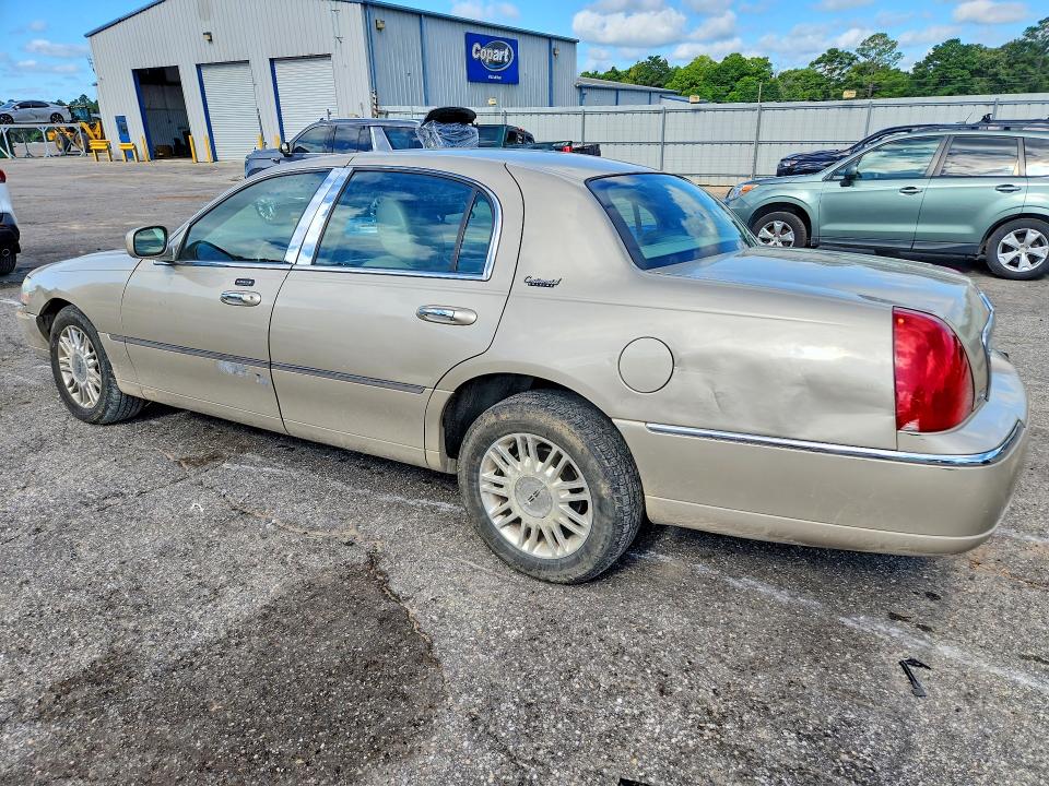 2011 Lincoln Town Car მანქანა იყიდება აუქციონზე, vin: 2LNBL8CVXBX761026, აუქციონის ნომერი: 57011476