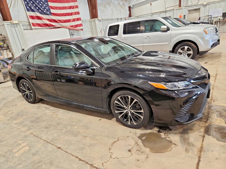 58006326 :رقم المزاد ، 4T1B11HK2KU172863 vin ، 2019 Toyota Camry مزاد بيع