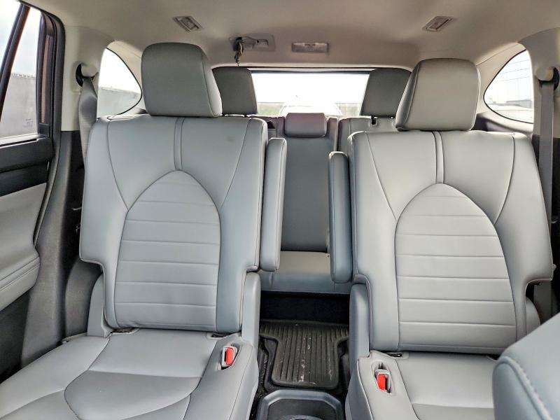 58181916 :رقم المزاد ، 5TDGZRBH2MS547964 vin ، 2021 Toyota Highlander مزاد بيع