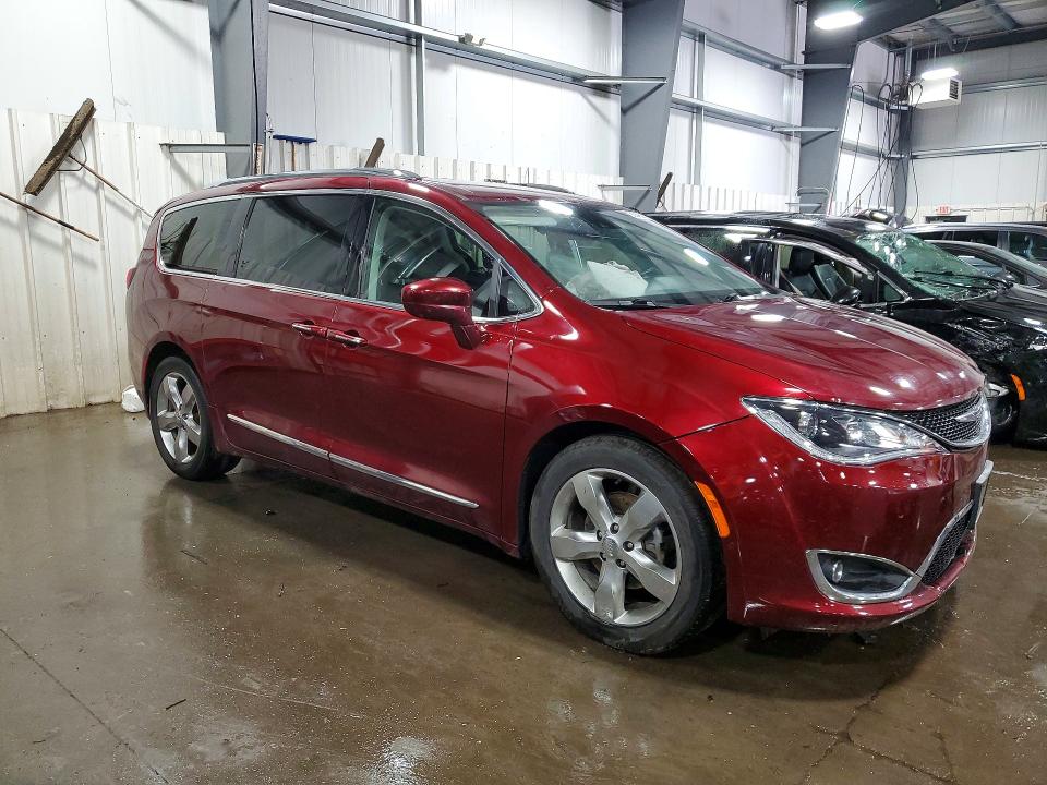 55549246 :رقم المزاد ، 2C4RC1BGXJR116182 vin ، 2018 Chrysler Pacifica مزاد بيع