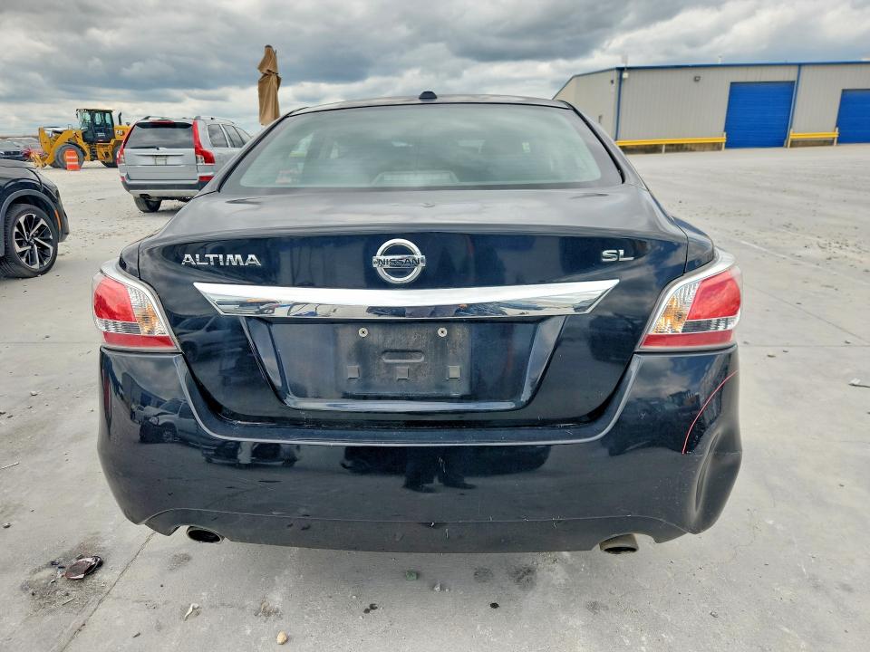 2015 Nissan Altima მანქანა იყიდება აუქციონზე, vin: 1N4AL3AP1FN887828, აუქციონის ნომერი: 57544916