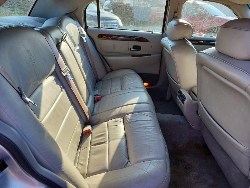 Aukcja sprzedaży 2002 Lincoln Town Car, vin: 1LNHM81W82Y661350, numer aukcji: 57749156
