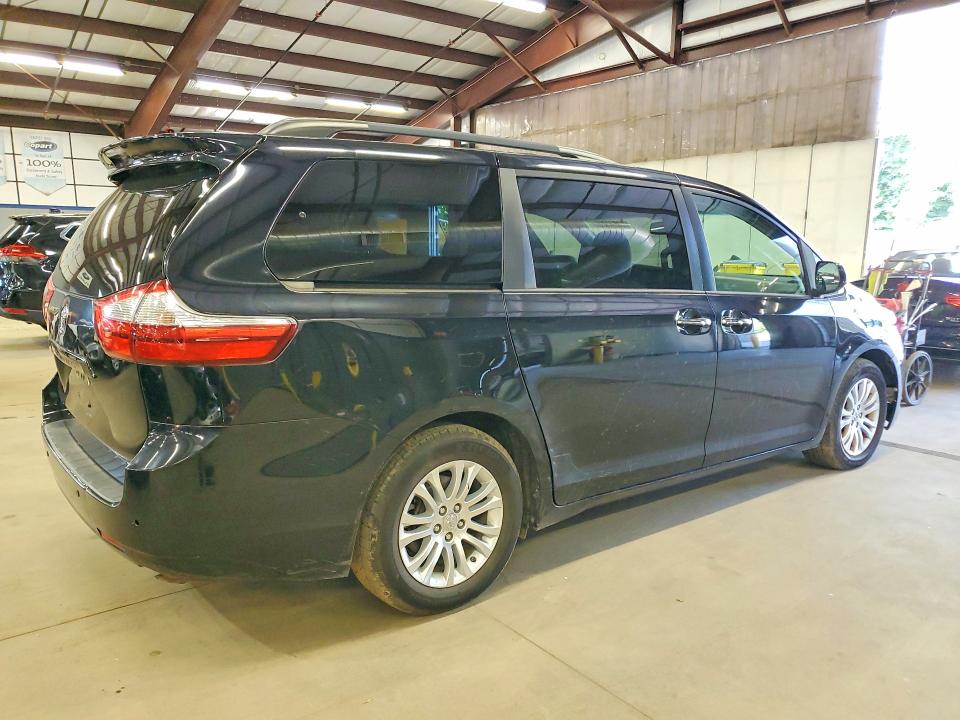 58943236 :رقم المزاد ، 5TDYZ3DC1HS823723 vin ، 2017 Toyota Sienna مزاد بيع
