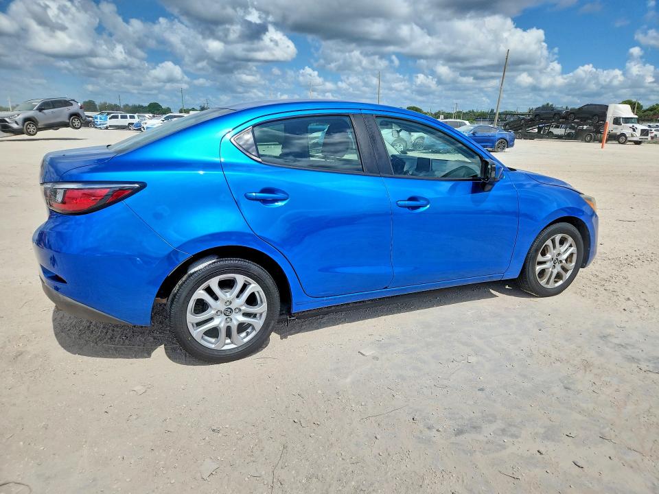 56833606 :رقم المزاد ، 3MYDLBYV9JY305140 vin ، 2018 Toyota Yaris Ia مزاد بيع