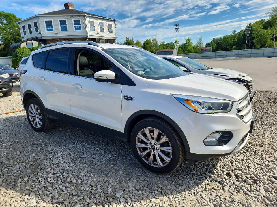 58630396 :رقم المزاد ، 1FMCU9J94HUD98672 vin ، 2017 Ford Escape مزاد بيع