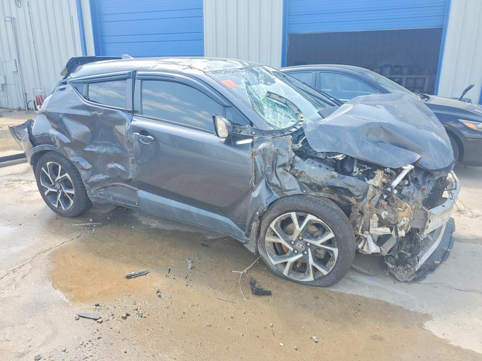 56687876 :رقم المزاد ، NMTKHMBX0JR021835 vin ، 2018 Toyota C-hr مزاد بيع