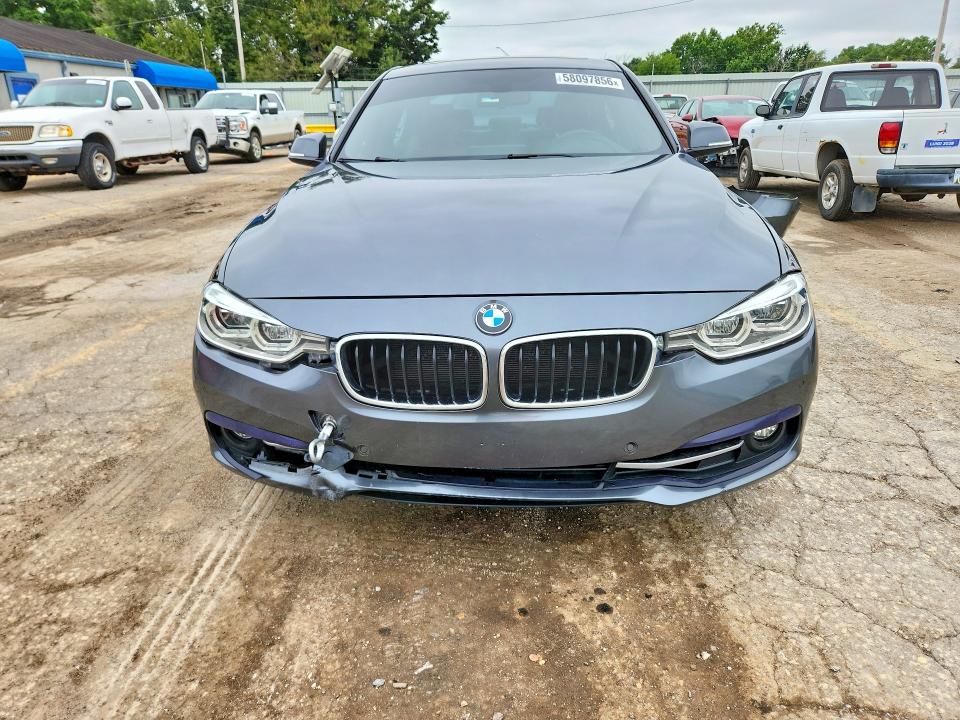 58097856 :رقم المزاد ، WBA8D9G30HNU62226 vin ، 2017 Bmw 330 مزاد بيع