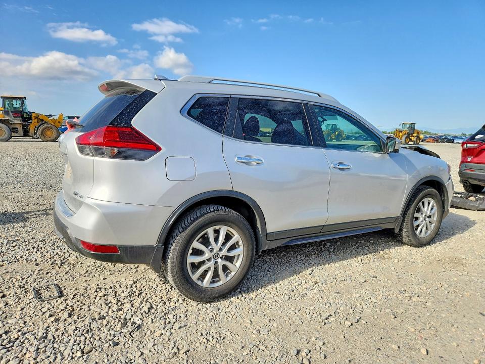 2017 Nissan Rogue მანქანა იყიდება აუქციონზე, vin: 5N1AT2MV9HC852026, აუქციონის ნომერი: 55690156