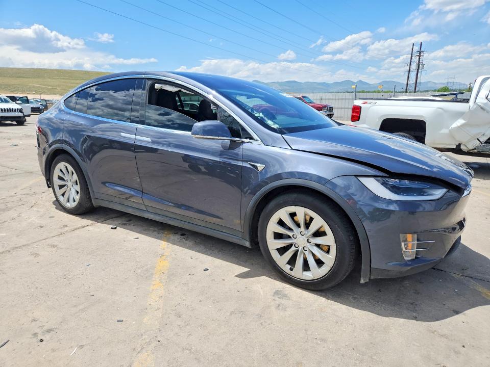 56655406 :رقم المزاد ، 5YJXCDE26JF100050 vin ، 2018 Tesla Model X مزاد بيع
