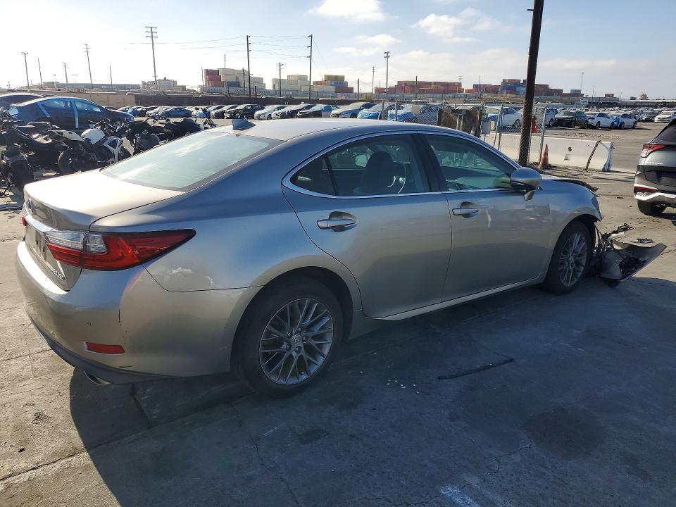 56185546 :رقم المزاد ، 58ABK1GG4JU085192 vin ، 2018 Lexus Es مزاد بيع