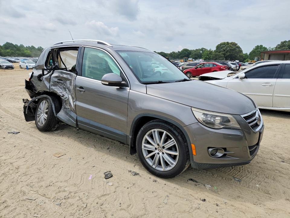 2011 Volkswagen Tiguan მანქანა იყიდება აუქციონზე, vin: WVGBV7AX8BW515032, აუქციონის ნომერი: 56940996