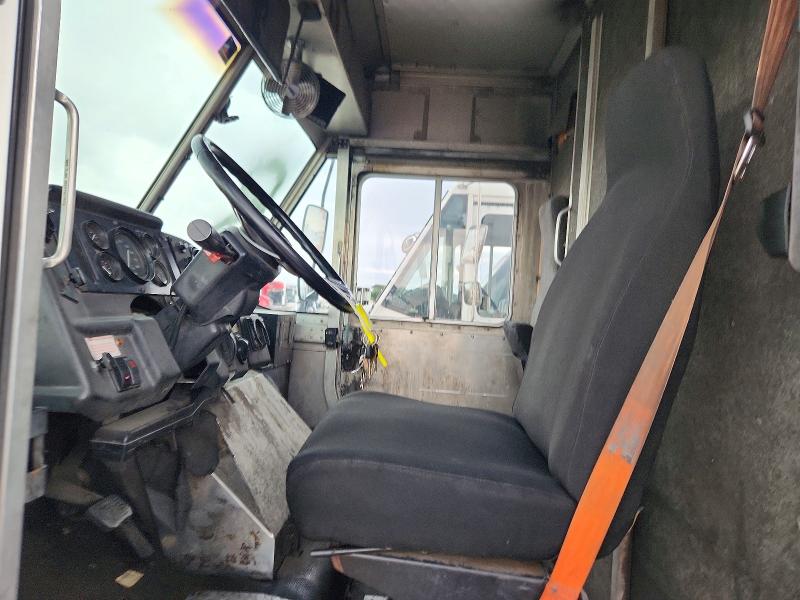 54869206 :رقم المزاد ، 4UZA4FF45YCF81316 vin ، 2000 Freightliner Mt45 Chassis مزاد بيع