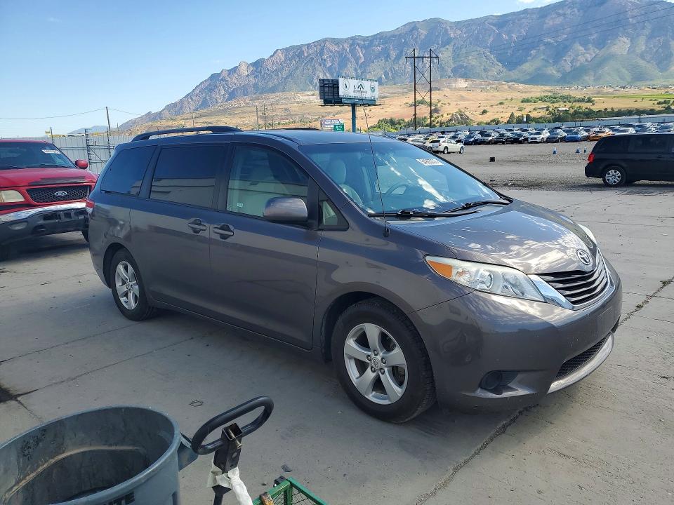 54905336 :رقم المزاد ، 5TDKK3DC2CS216572 vin ، 2012 Toyota Sienna مزاد بيع