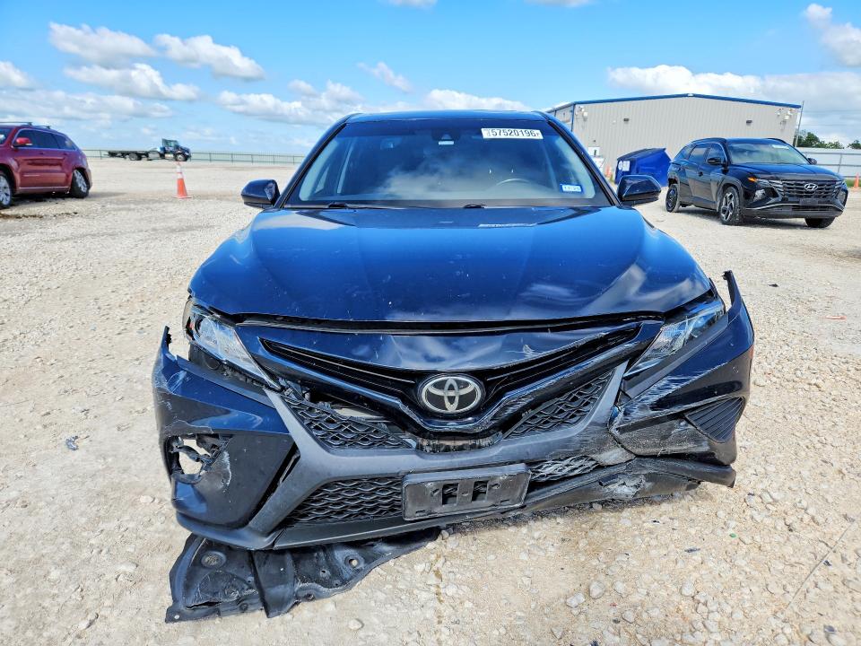 57520196 :رقم المزاد ، 4T1G11AK1LU929575 vin ، 2020 Toyota Camry مزاد بيع