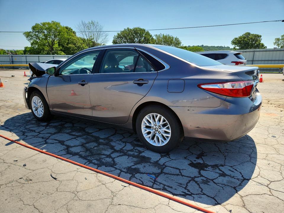 56777086 :رقم المزاد ، 4T1BF1FK7HU353583 vin ، 2017 Toyota Camry مزاد بيع
