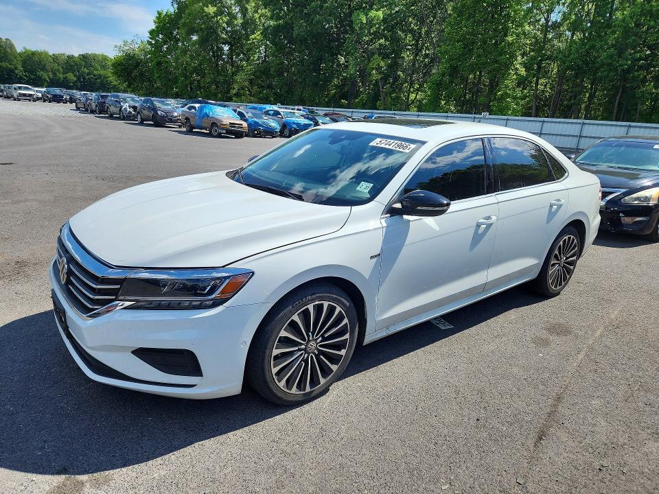 57441966 :رقم المزاد ، 1VWBA7A31NC006612 vin ، 2022 Volkswagen Passat مزاد بيع