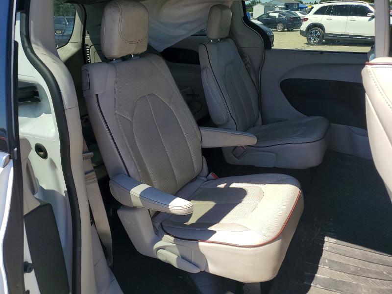 58449616 :رقم المزاد ، 2C4RC1GG3JR352987 vin ، 2018 Chrysler Pacifica مزاد بيع
