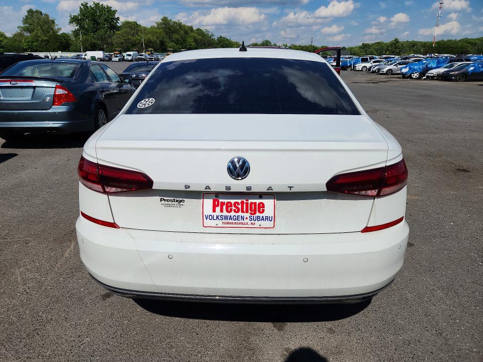 57441966 :رقم المزاد ، 1VWBA7A31NC006612 vin ، 2022 Volkswagen Passat مزاد بيع
