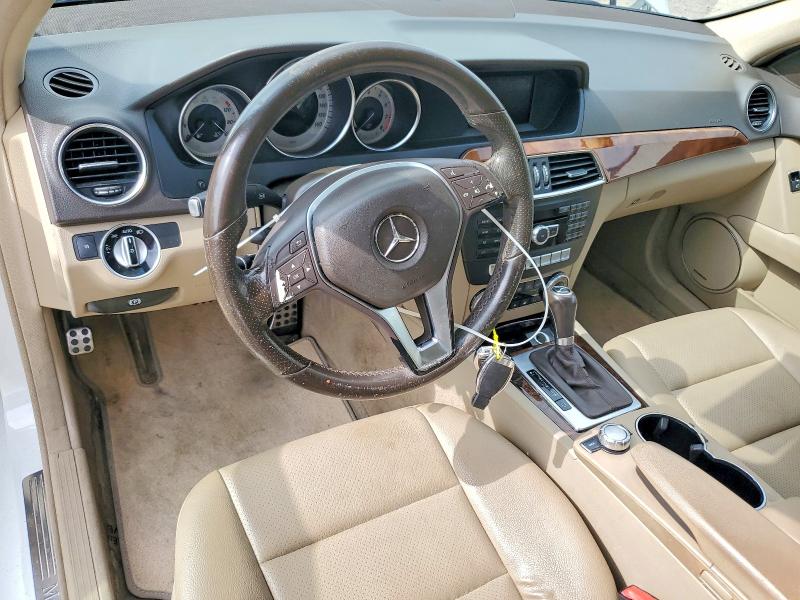 55355096 :رقم المزاد ، WDDGF4HB0ER315156 vin ، 2014 Mercedes-benz C مزاد بيع