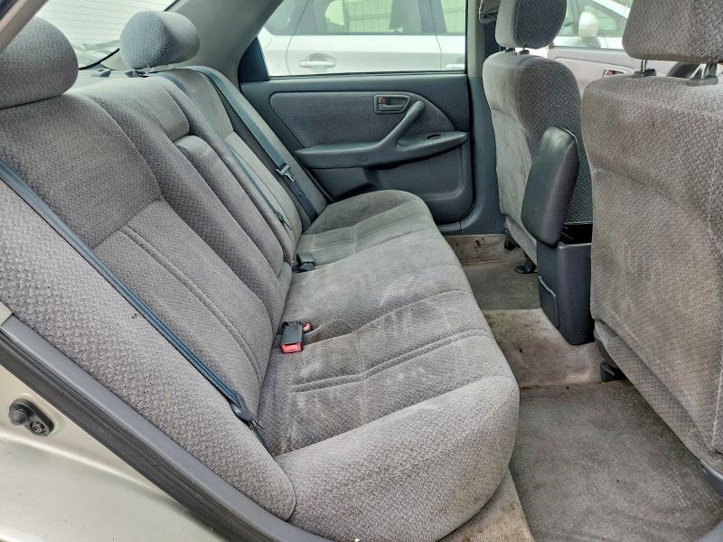 55618196 :رقم المزاد ، 4T1BG22K1YU010387 vin ، 2000 Toyota Camry مزاد بيع