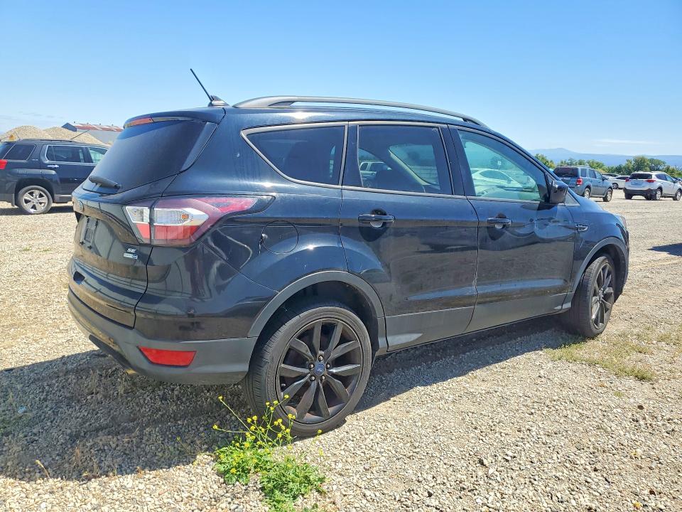 Продажа на аукционе авто 2018 Ford Escape, vin: 1FMCU9GD0JUA57139, номер лота: 55121426