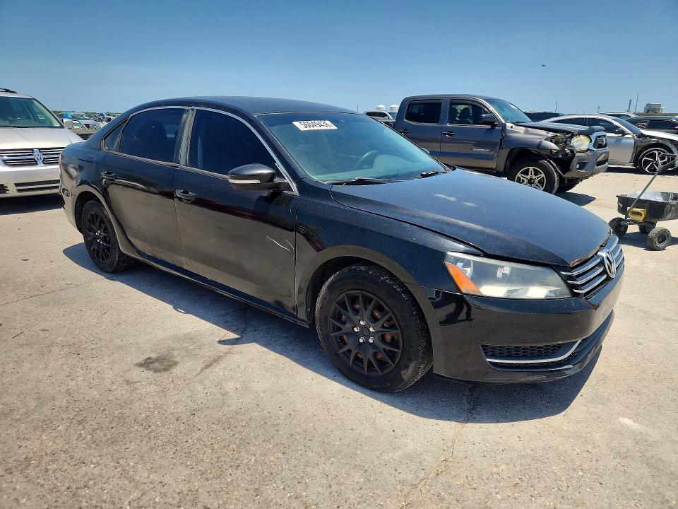56049436 :رقم المزاد ، 1VWAT7A31FC045532 vin ، 2015 Volkswagen Passat مزاد بيع