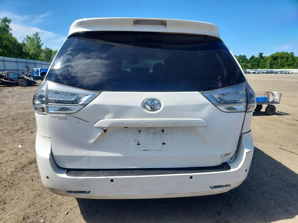57837336 :رقم المزاد ، 5TDXK3DC8BS147052 vin ، 2011 Toyota Sienna مزاد بيع