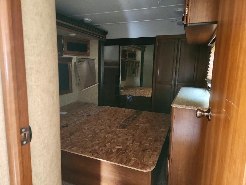 Продаж на аукціоні авто 2017 Forest River Crusader 380mbh, vin: 5ZT3CS3B2HG120574, номер лоту: 55768306