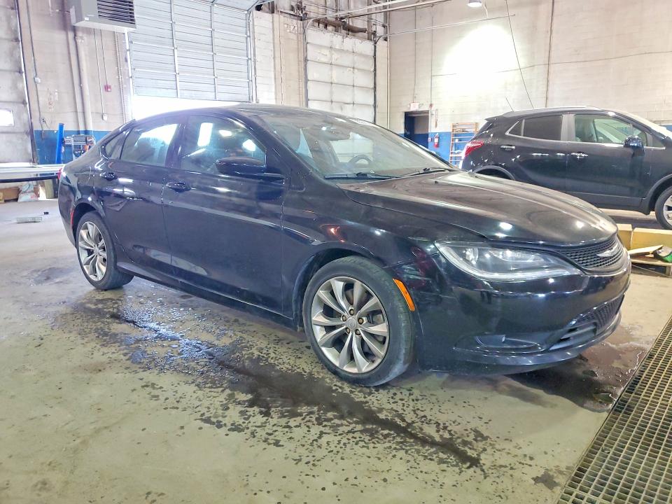 55592626 :رقم المزاد ، 1C3CCCBG7FN717995 vin ، 2015 Chrysler 200 مزاد بيع