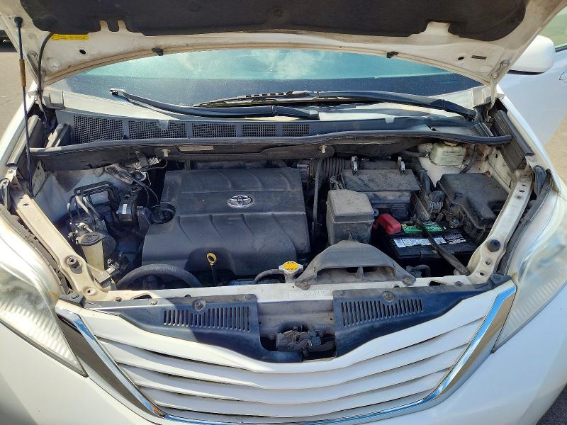 56646686 :رقم المزاد ، 5TDKK3DC3FS619545 vin ، 2015 Toyota Sienna مزاد بيع