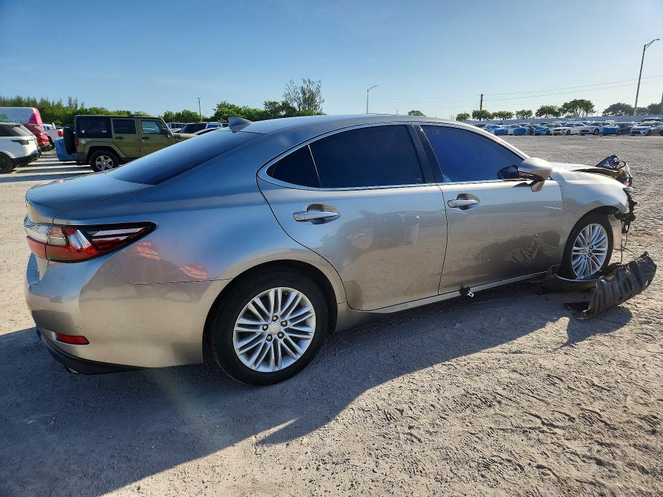 57615376 :رقم المزاد ، 58ABK1GG8HU072598 vin ، 2017 Lexus Es مزاد بيع