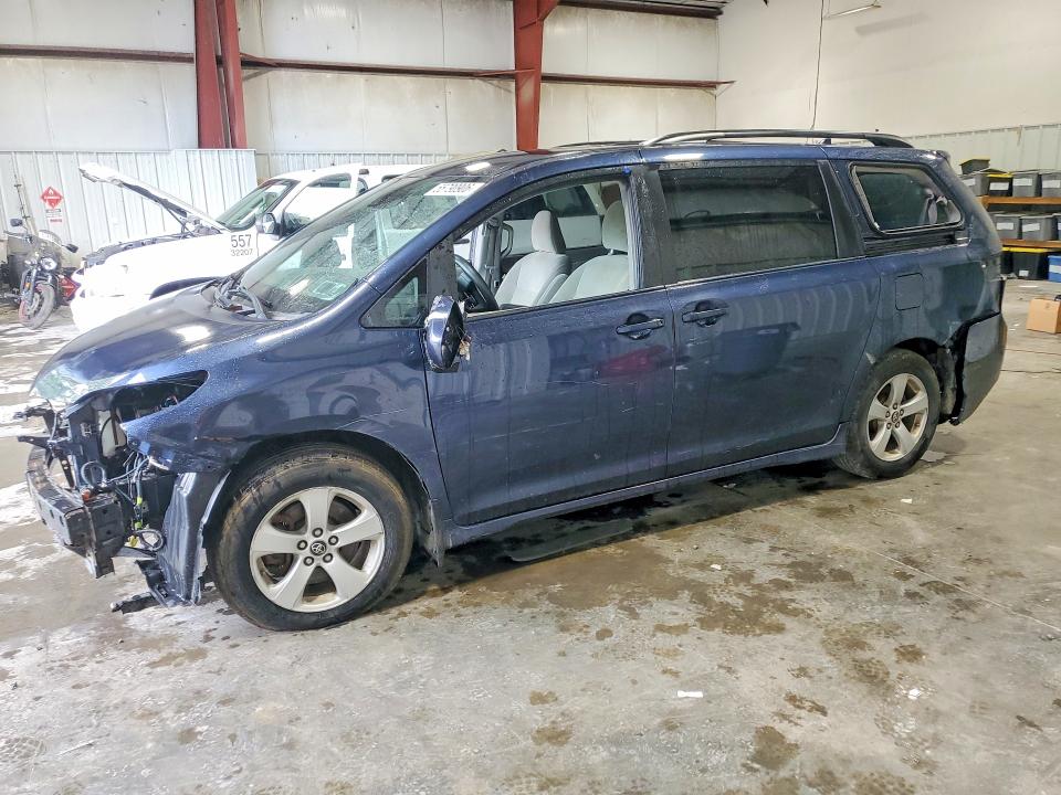 2018 Toyota Sienna მანქანა იყიდება აუქციონზე, vin: 5TDKZ3DC1JS960012, აუქციონის ნომერი: 55790906