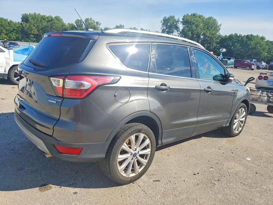 58283226 :رقم المزاد ، 1FMCU0J99HUD87050 vin ، 2017 Ford Escape مزاد بيع