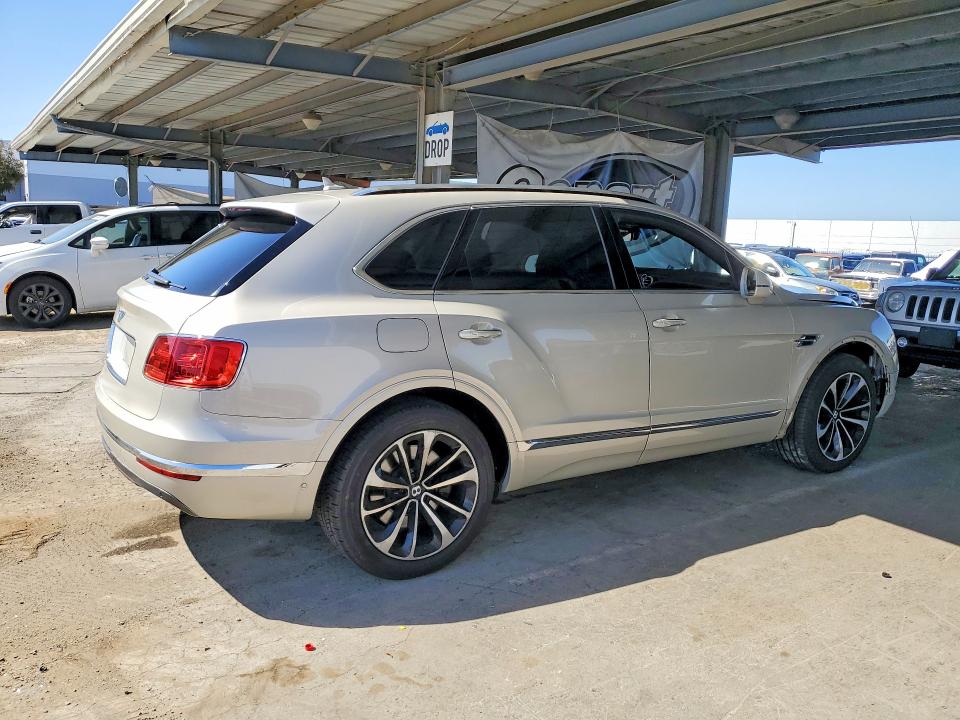 Продажа на аукционе авто 2018 Bentley Bentayga, vin: SJAAC4ZV4JC018083, номер лота: 63732416