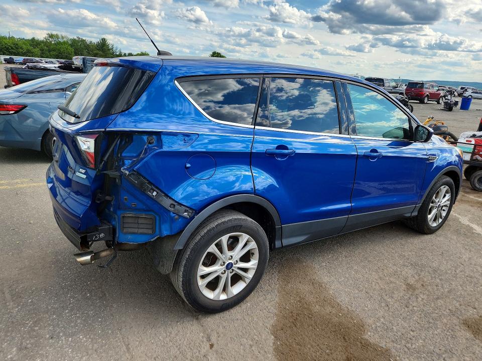 56000816 :رقم المزاد ، 1FMCU0GD0HUE83421 vin ، 2017 Ford Escape مزاد بيع