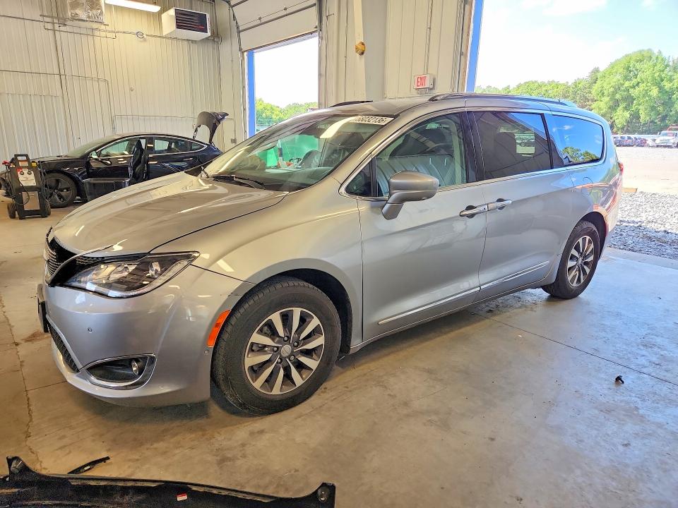 2020 Chrysler Pacifica მანქანა იყიდება აუქციონზე, vin: 2C4RC1EG4LR137978, აუქციონის ნომერი: 56032136