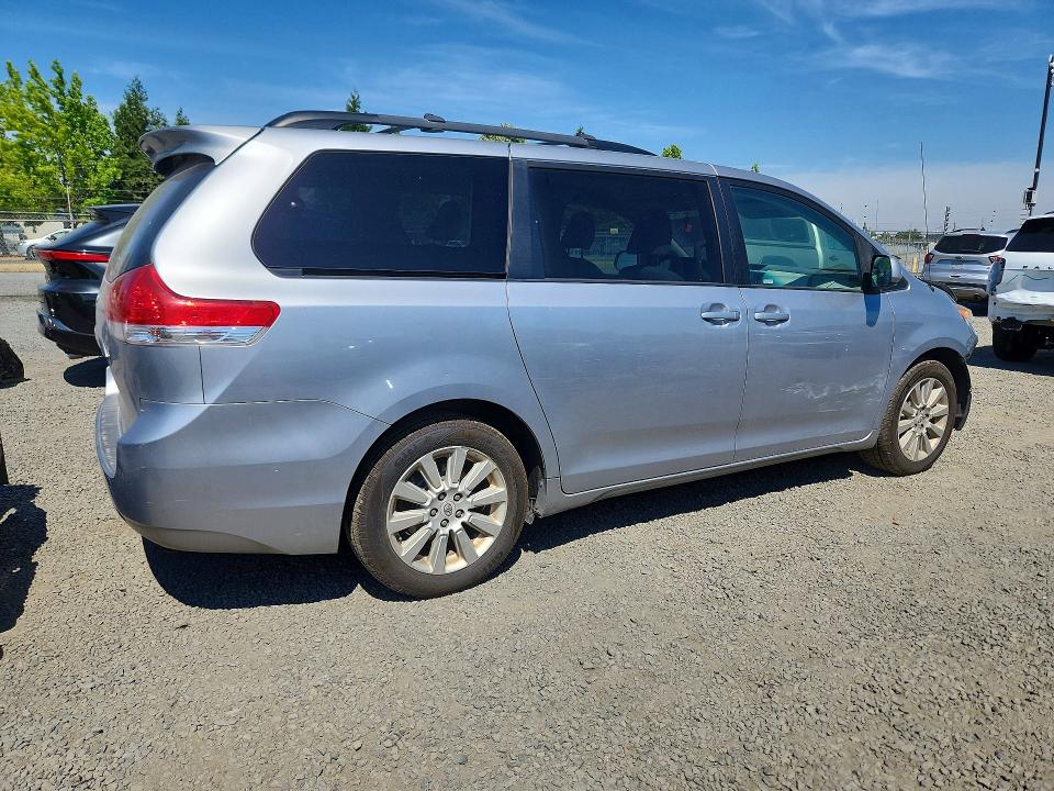 56459696 :رقم المزاد ، 5TDJK3DC0CS037460 vin ، 2012 Toyota Sienna مزاد بيع
