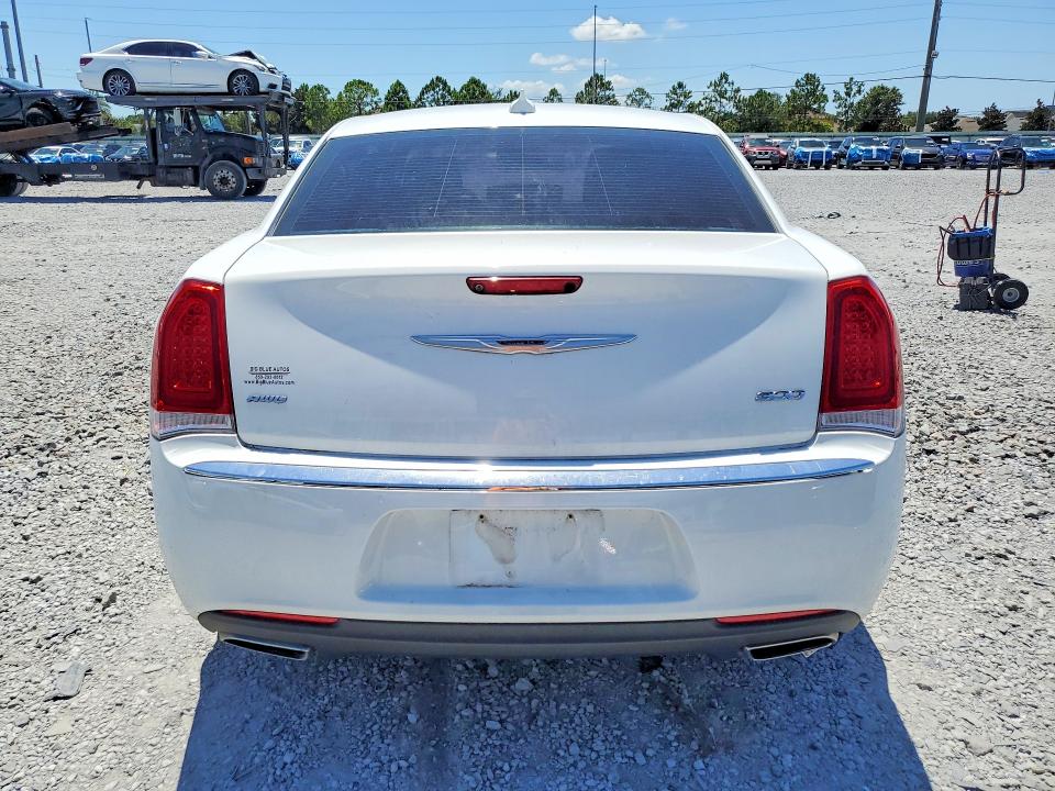 58636386 :رقم المزاد ، 2C3CCAKG2JH177235 vin ، 2018 Chrysler 300 مزاد بيع