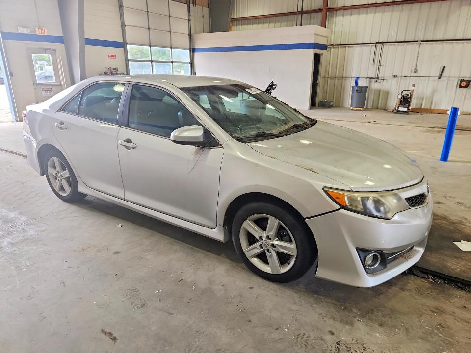 58525256 :رقم المزاد ، 4T1BF1FK1DU700951 vin ، 2013 Toyota Camry مزاد بيع