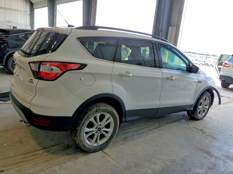 56517866 :رقم المزاد ، 1FMCU9GD1JUB43821 vin ، 2018 Ford Escape مزاد بيع