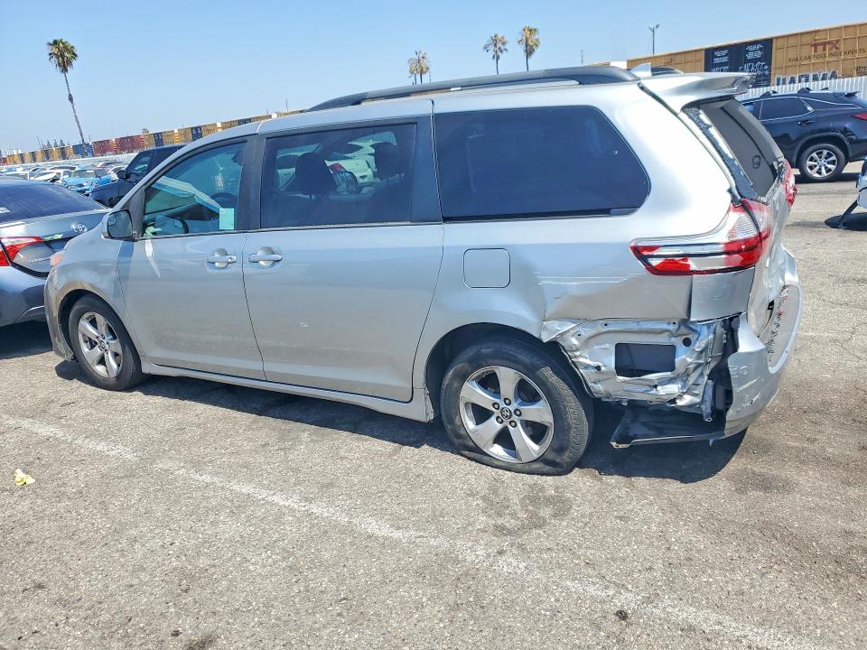 55671146 :رقم المزاد ، 5TDKZ3DC5KS993841 vin ، 2019 Toyota Sienna مزاد بيع