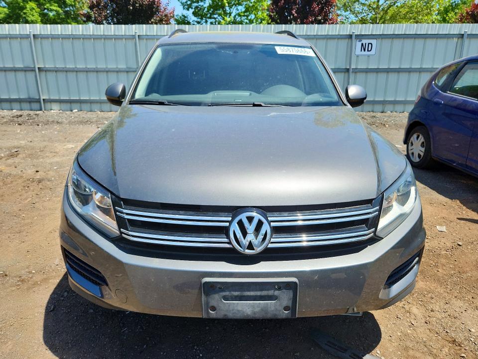 55875666 :رقم المزاد ، WVGBV7AX8HK044354 vin ، 2017 Volkswagen Tiguan مزاد بيع