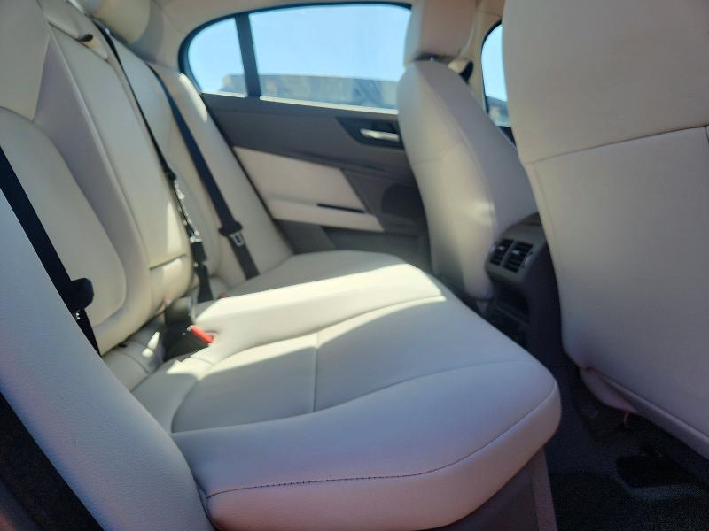 55687286 :رقم المزاد ، SAJAJ4BVXHA973363 vin ، 2017 Jaguar Xe مزاد بيع