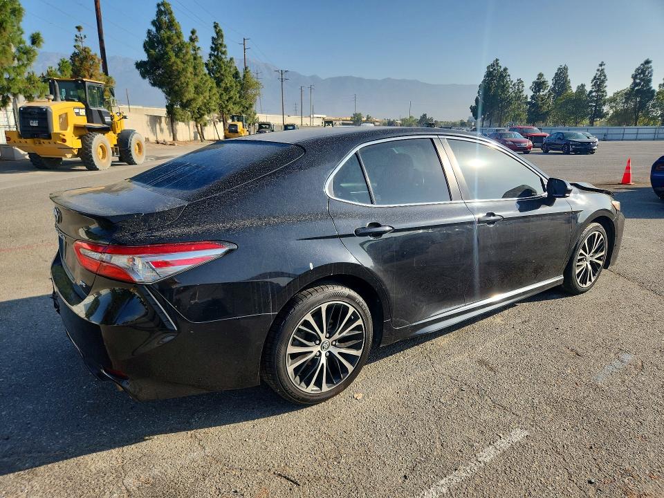 2018 Toyota Camry მანქანა იყიდება აუქციონზე, vin: 4T1B11HK9JU566469, აუქციონის ნომერი: 56136376