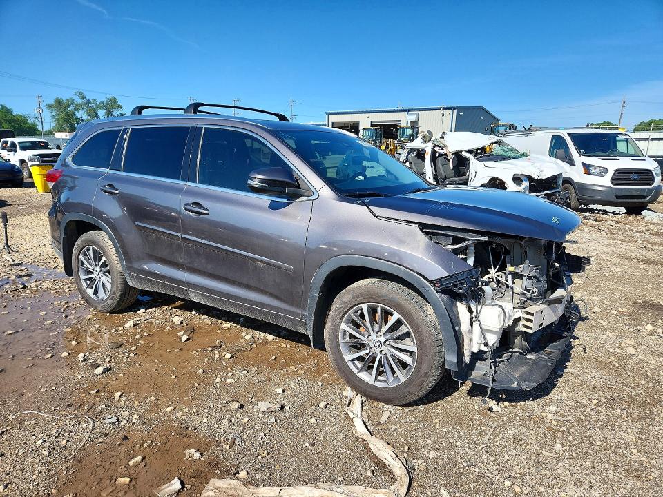 Продаж на аукціоні авто 2018 Toyota Highlander, vin: 5TDJZRFH1JS899171, номер лоту: 56523586