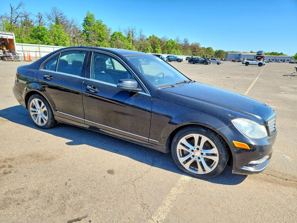 55423096 :رقم المزاد ، WDDGF4HB5DR273078 vin ، 2013 Mercedes-benz C مزاد بيع