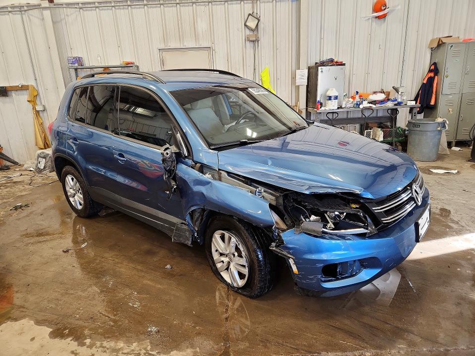 55348586 :رقم المزاد ، WVGBV7AX3HK023718 vin ، 2017 Volkswagen Tiguan مزاد بيع